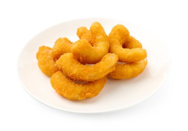 Birçok lezzetli tempura karidesi beyaz üzerine izole edilmiş.