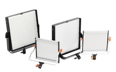 Profesyonel ışıklandırma ekipmanları. LED lambaları beyaz üzerine izole