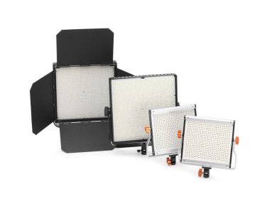 Profesyonel ışıklandırma ekipmanları. LED lambaları beyaz üzerine izole