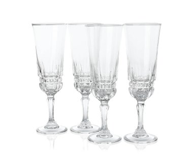 Birçok boş temiz bardak beyaz üzerine izole