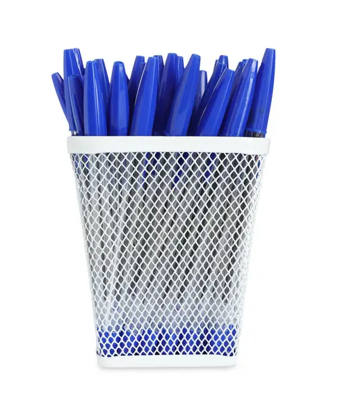 Birçok kalem beyaz üzerine izole edilmiş.