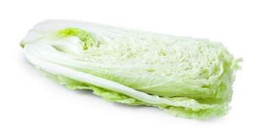 Taze Çin lahanasının yarısı beyaza izole edilmiş.