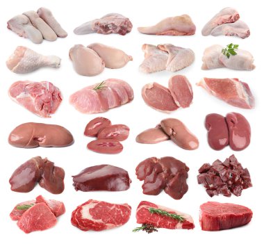 Beyaz arka planda taze çiğ et ürünleri, kolaj