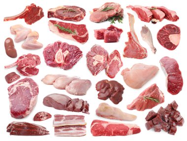 Beyaz arka planda taze çiğ et ürünleri, kolaj