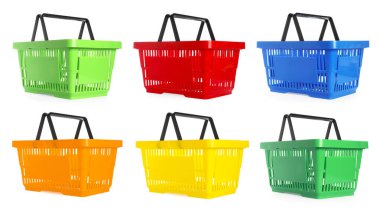 Farklı renklerde alışveriş sepetleri beyaz, set