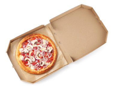 Karton kutuda tütsülenmiş sosis ve mantarlı leziz pizza.