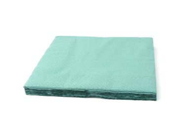 Birçok yeşil kağıt mendil beyaza izole edilmiş.