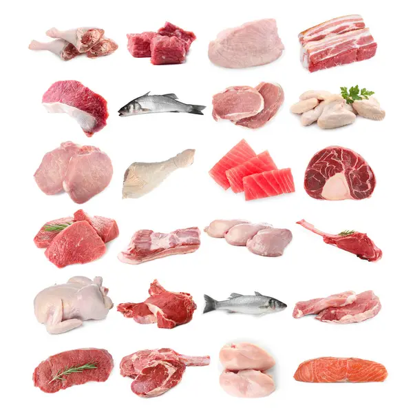 Balık ve et. Beyaz arka planda farklı ham ürünler, kolaj