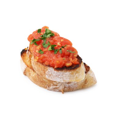 Beyaz üzerine izole edilmiş domates ve maydanozlu lezzetli ekmek.