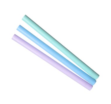 Parlak göz kalemleri beyaza izole edilmiş.