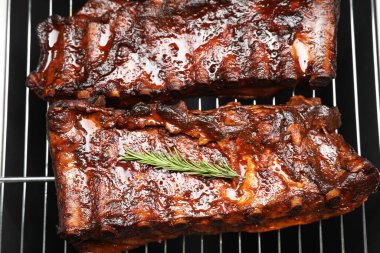 Biberiyeli leziz domuz pirzolası.