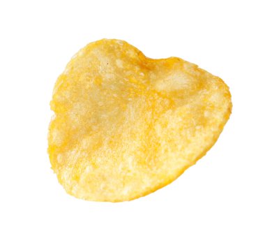 Beyaza izole edilmiş lezzetli bir patates cipsi.