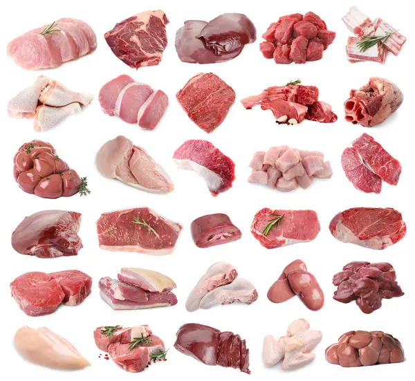 Beyaz arka planda taze çiğ et ürünleri, kolaj