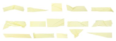 Yapışkan bant parçaları beyaz üzerine izole edilmiş.