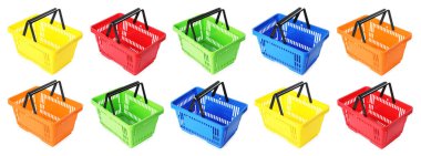 Farklı renklerde alışveriş sepetleri beyaz, set