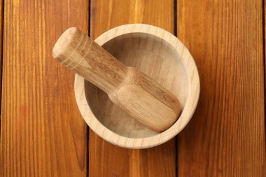 Havan topu ve tokmak ahşap masa, üst manzara