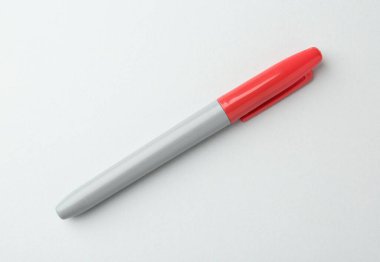 Işık arkaplan üzerinde bir kırmızı işaret, üst görünüm