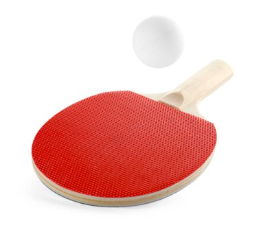 Ping pong raketi ve topu beyaza izole edilmiş.