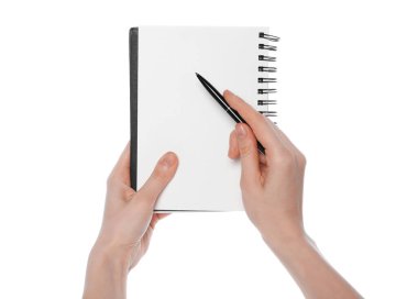 Beyaz arkaplanda kalem ve defter olan kadın, yakın plan