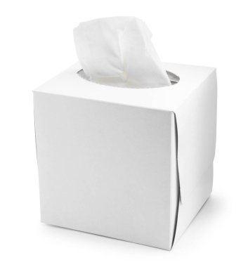 Beyaz mendillerle izole edilmiş kağıt mendillerle dolu kutu.