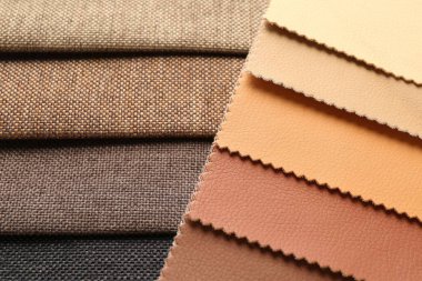 Arka plan olarak farklı kumaşlardan örnekler, yakın plan