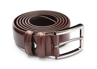 Bir kahverengi deri kemer beyaza izole edilmiş.