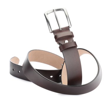 Bir kahverengi deri kemer beyaza izole edilmiş.