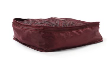 Bir kahverengi paket küpü beyaza izole edilmiş