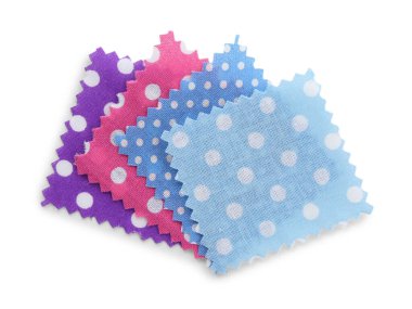 Puantiyeli kumaş örnekleri beyaz, üst görünümde izole