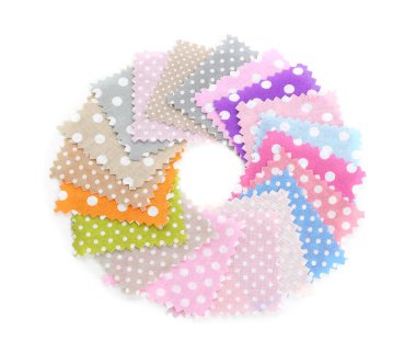 Puantiyeli kumaş örnekleri beyaz, üst görünümde izole