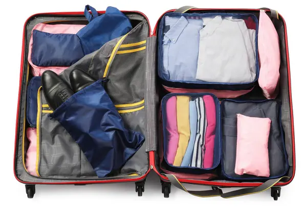 Üst görünümde izole edilmiş paketleme küpleri olan bavulu aç