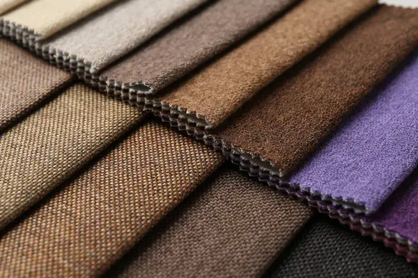 Arka plan olarak farklı kumaşlardan örnekler, yakın plan