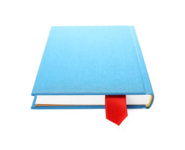 Beyaz üzerine izole edilmiş kırmızı kurdele yer imi olan kitap