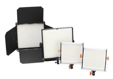 Profesyonel ışıklandırma ekipmanları. LED lambaları beyaz üzerine izole