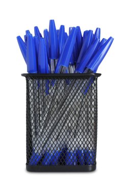 Birçok kalem beyaz üzerine izole edilmiş.