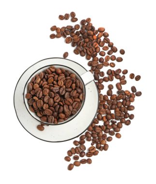 Kavrulmuş kahve çekirdekli seramik fincan, beyaz, üst manzara.