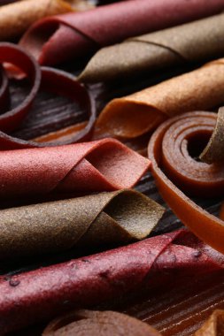 Arka plan olarak lezzetli meyve ruloları, yakın plan