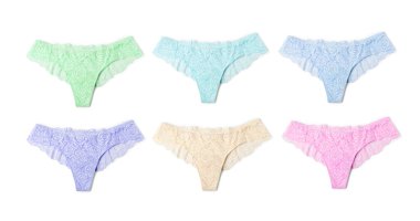 Beyaz arka planda farklı renklerde güzel kadın külotu, set