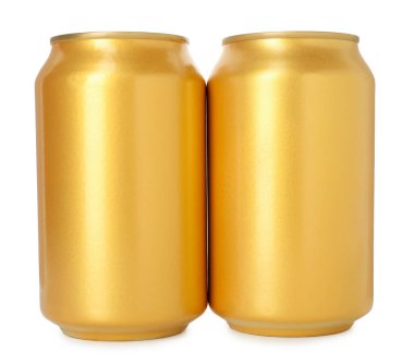 İki boş teneke kutu beyaza izole edilmiş.