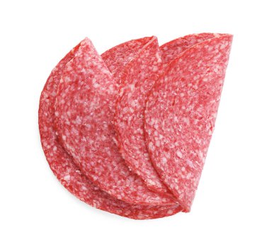 Lezzetli tütsülenmiş sosis dilimleri beyaz, üst manzara