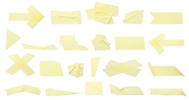 Yapışkan bant parçaları beyaz üzerine izole edilmiş.