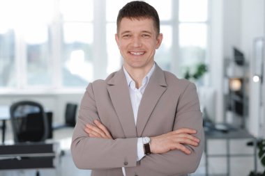 Yakışıklı orta yaşlı bir adamın portresi.