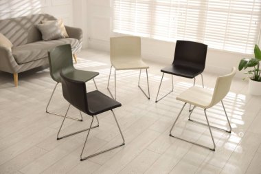 Grup psikoterapi seansı için daireler oluşturun.