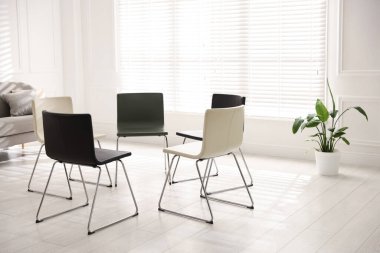 Grup psikoterapi seansı için daireler oluşturun.