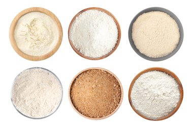 Beyazlar üzerine izole edilmiş farklı tipte un. Üst görünüm