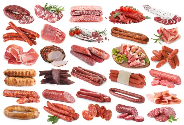 Beyaz arka planda işlenmiş lezzetli et ürünleri, kolaj