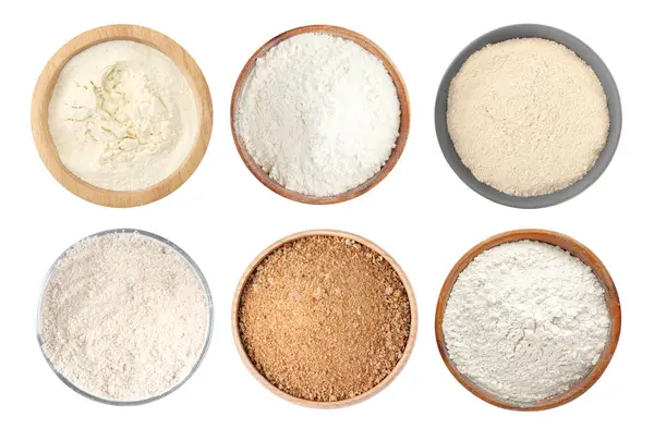 Beyazlar üzerine izole edilmiş farklı tipte un. Üst görünüm