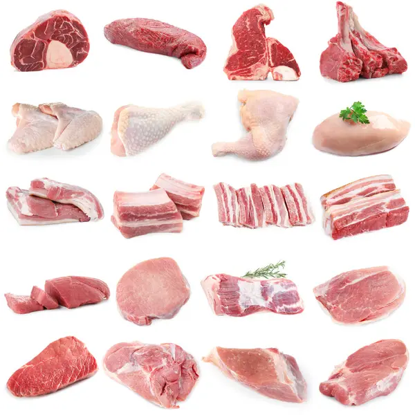 Farklı türde taze et, beyaza izole edilmiş, kolaj. Biftek, domuz, tavuk ve dana eti.