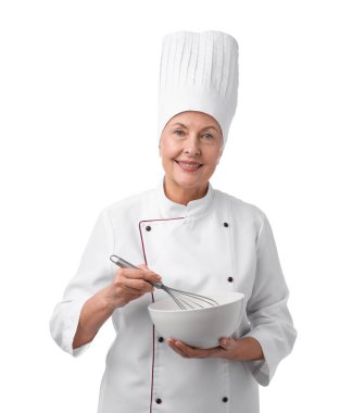 Beyaz arka planda yemek pişiren profesyonel pasta şefi.