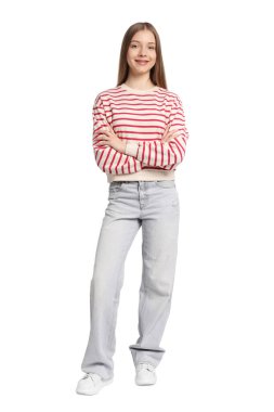 Beyaz arka planda genç bir kızın tam boy portresi